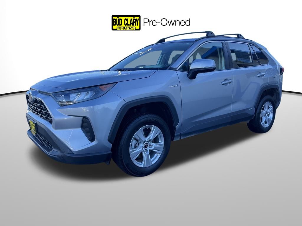 2021 Toyota RAV4 LE's photo