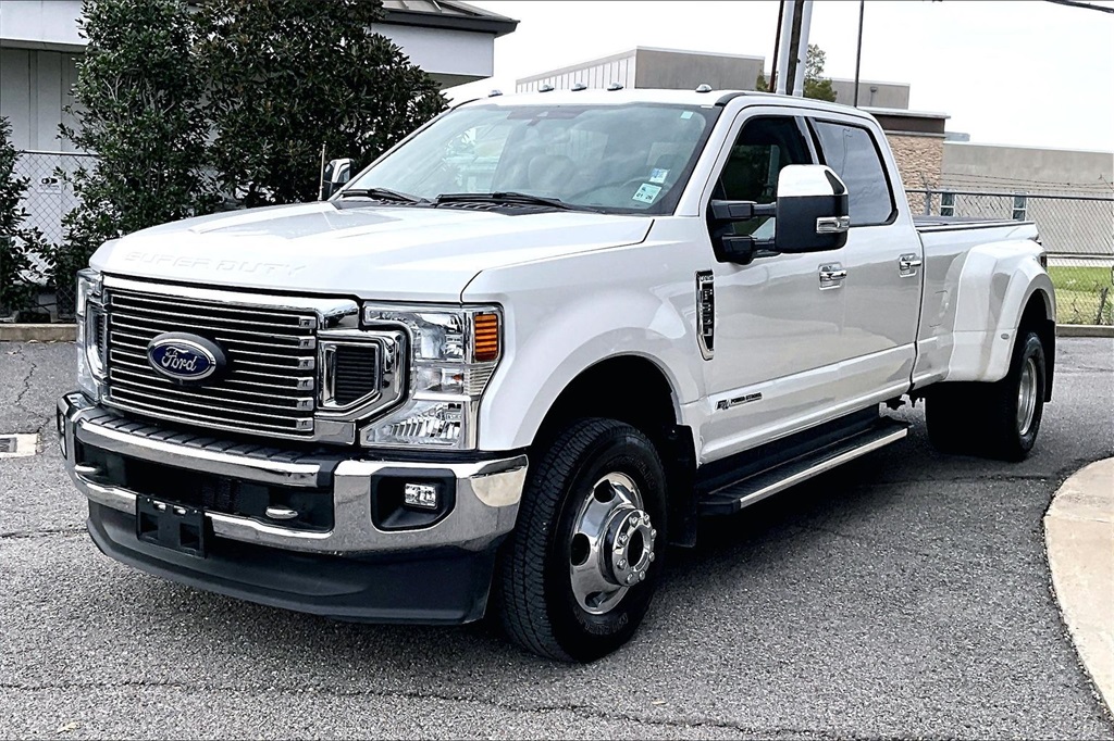 2022 Ford F-350 Super Duty Lariat's photo