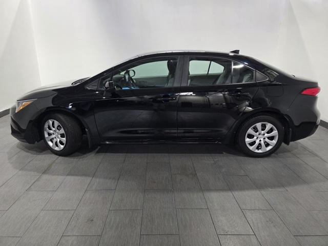 2023 Toyota Corolla LE photo 2