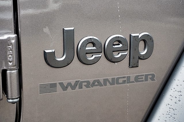 New 2025 Black Clear-Coat Exterior Paint Jeep Rubicon image 12