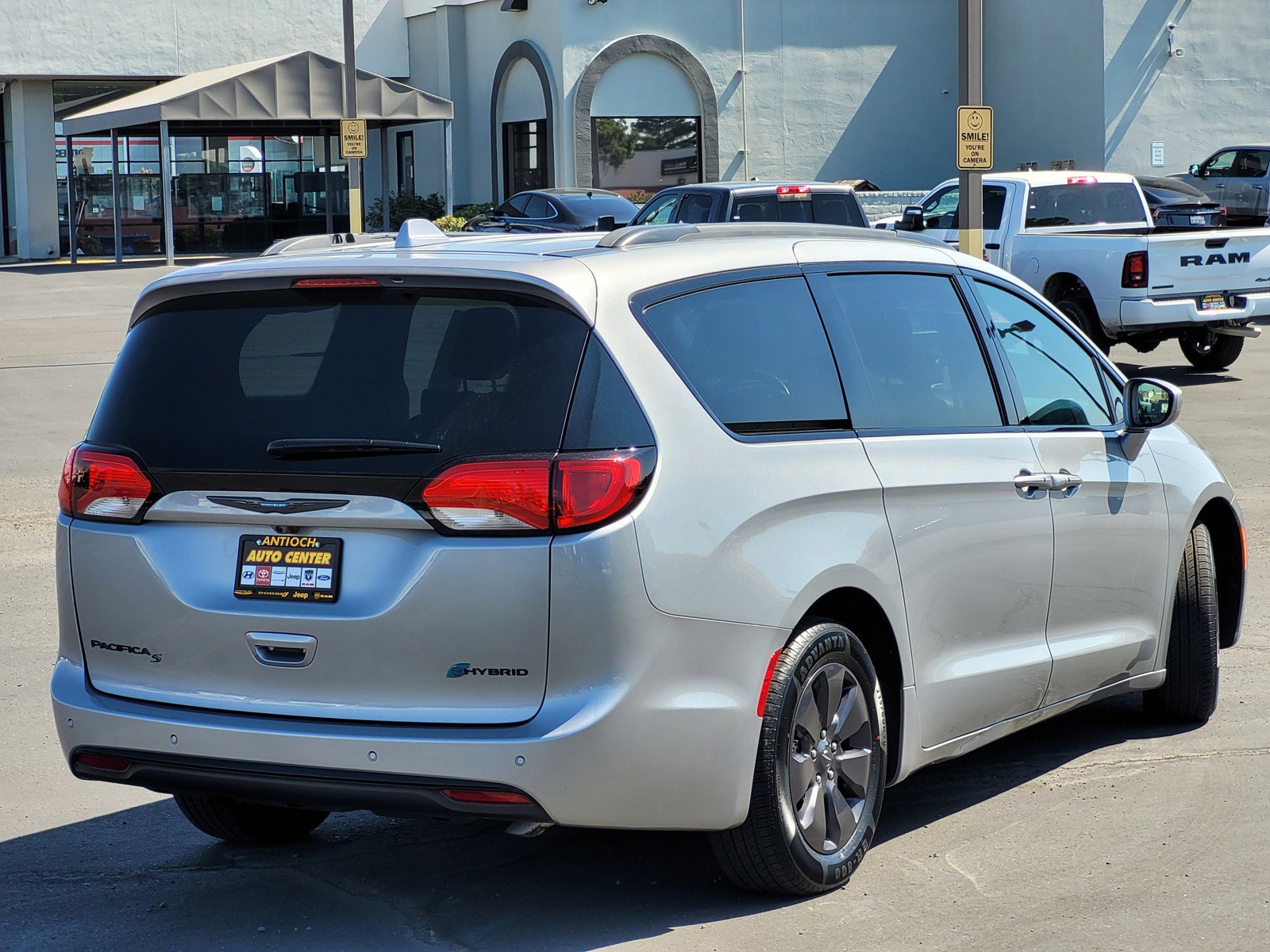 2020 Chrysler Pacifica Hybrid Touring L photo 4