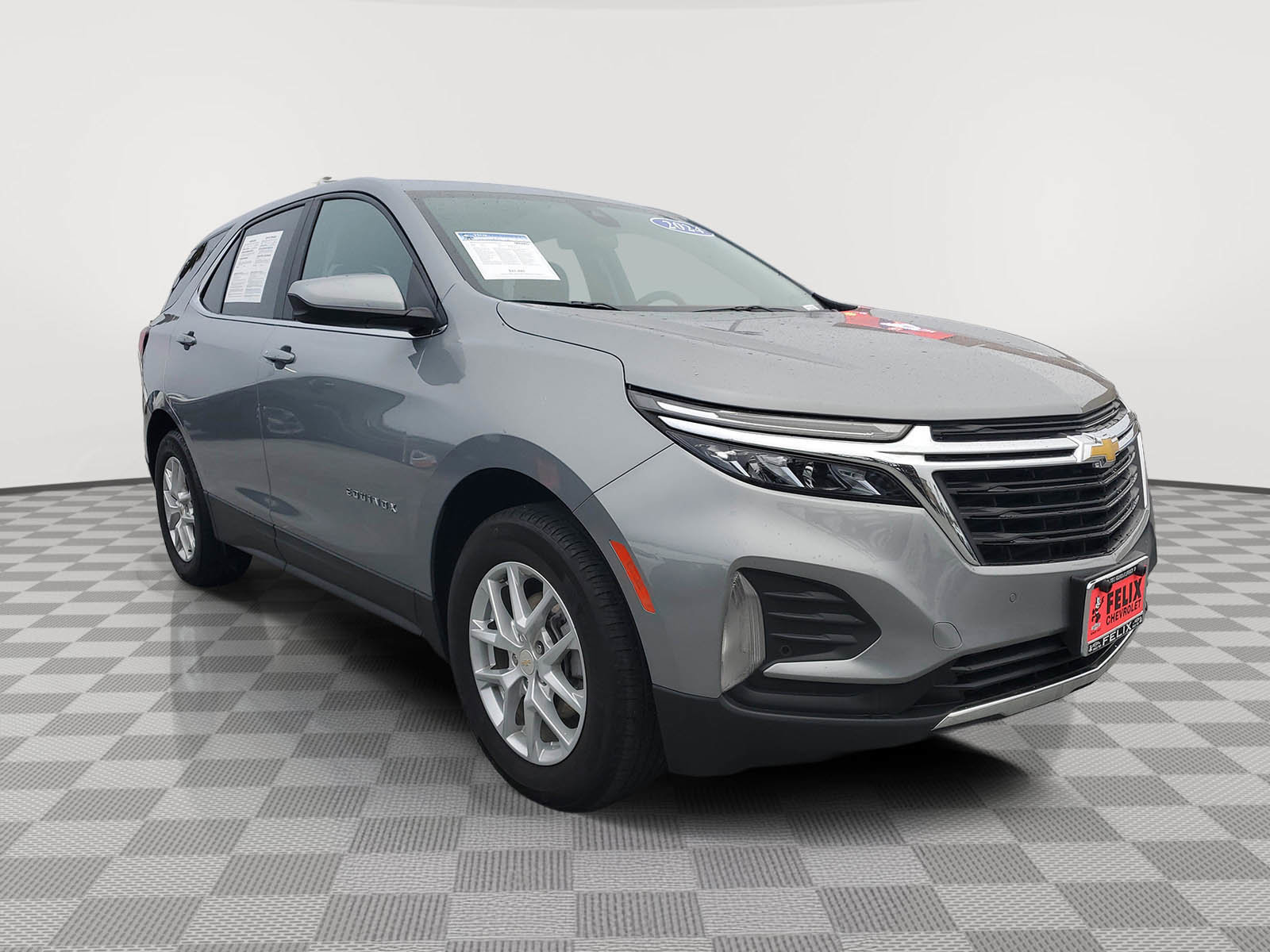 2024 Chevrolet Equinox LT photo 2