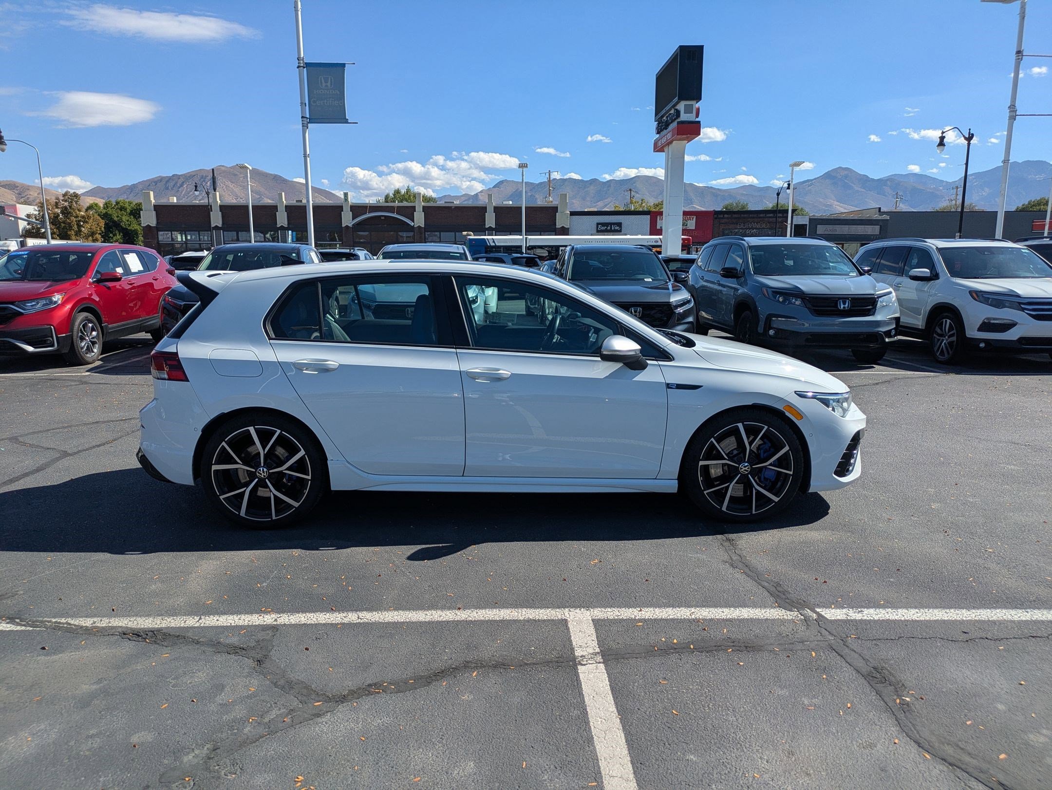 2022 Volkswagen Golf R photo 2