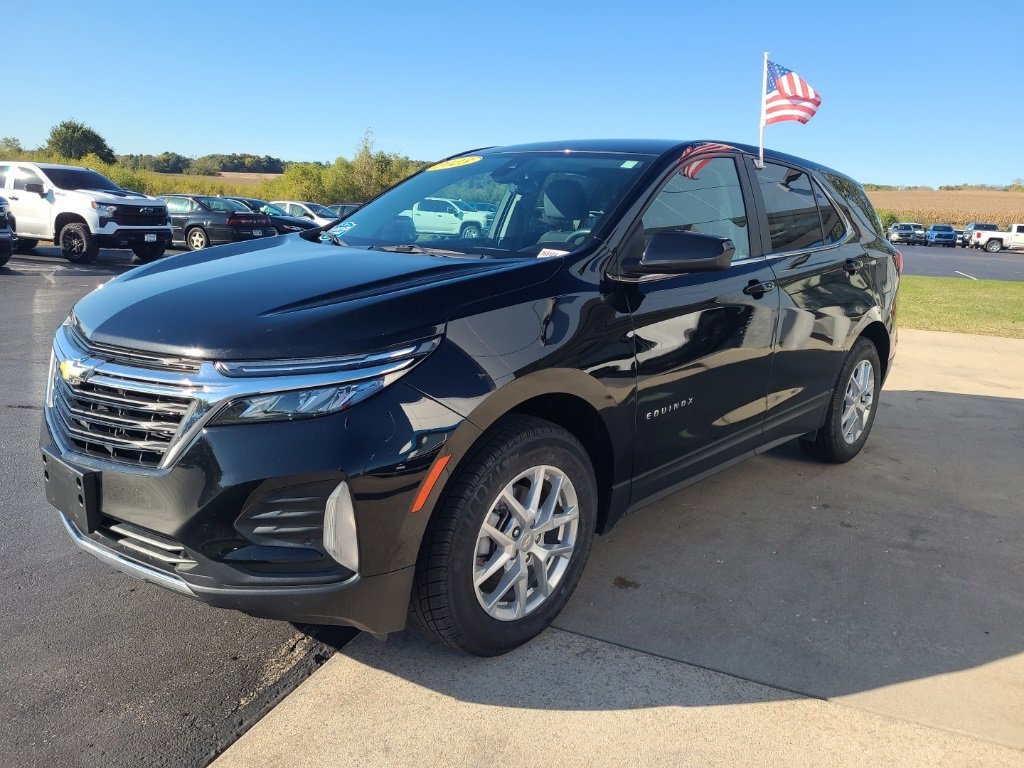 2023 Chevrolet Equinox LT photo 2