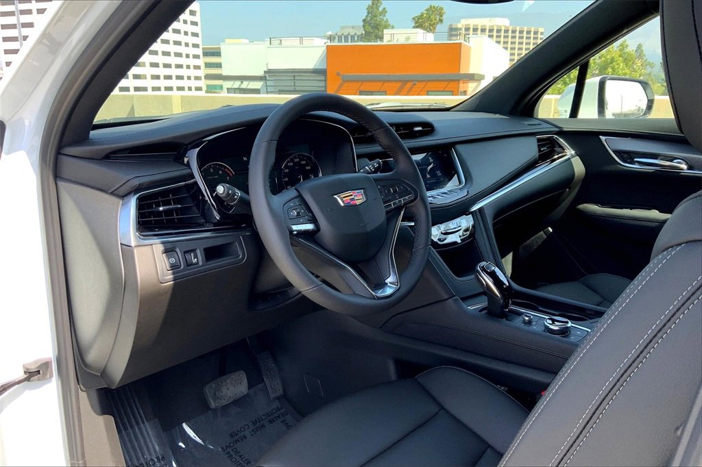2025 Cadillac XT6 Luxury photo 9