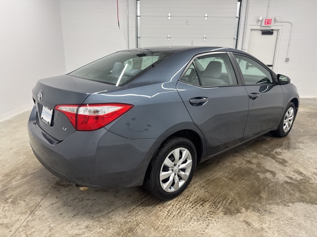 2015 Toyota Corolla LE photo 4