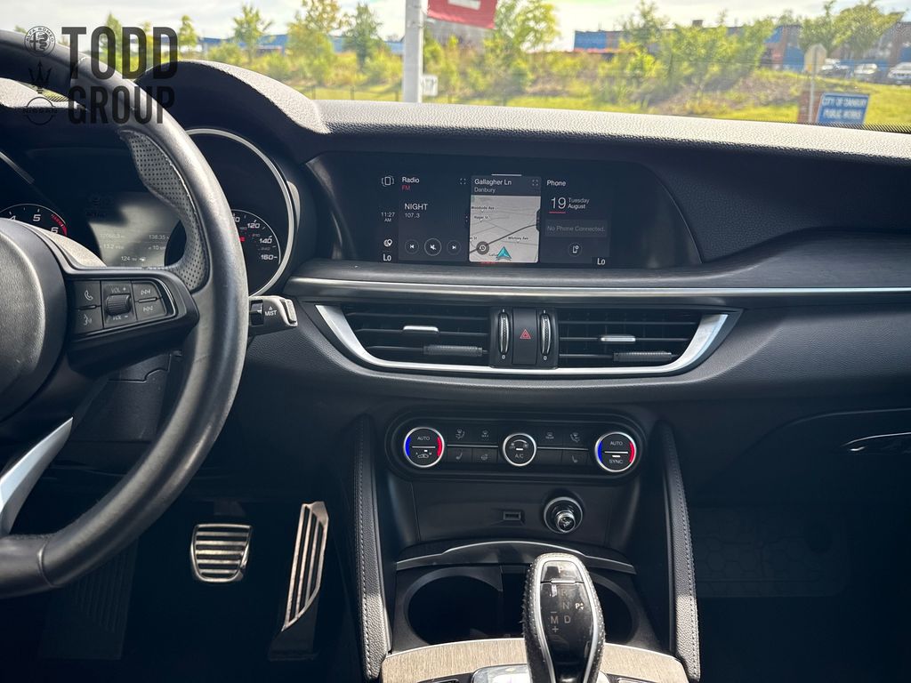 2022 Alfa Romeo Stelvio Ti photo 12