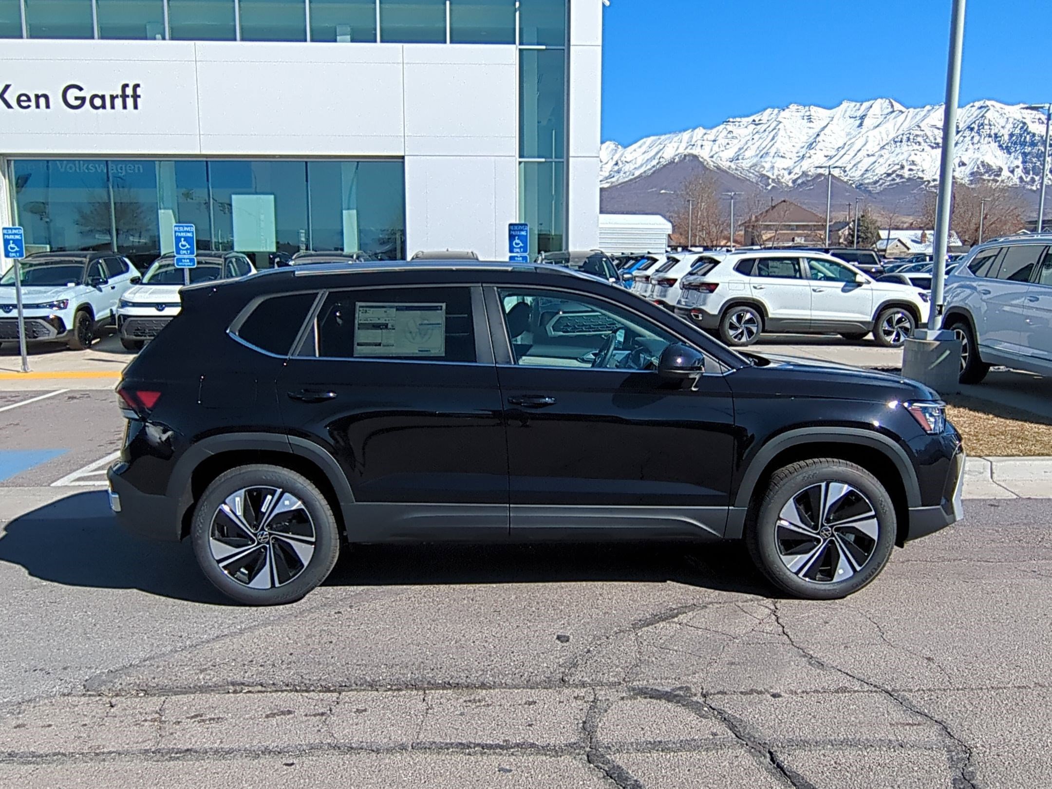 2025 Volkswagen Taos SE photo 2