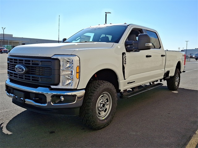 2025 Ford F-350 photo 3