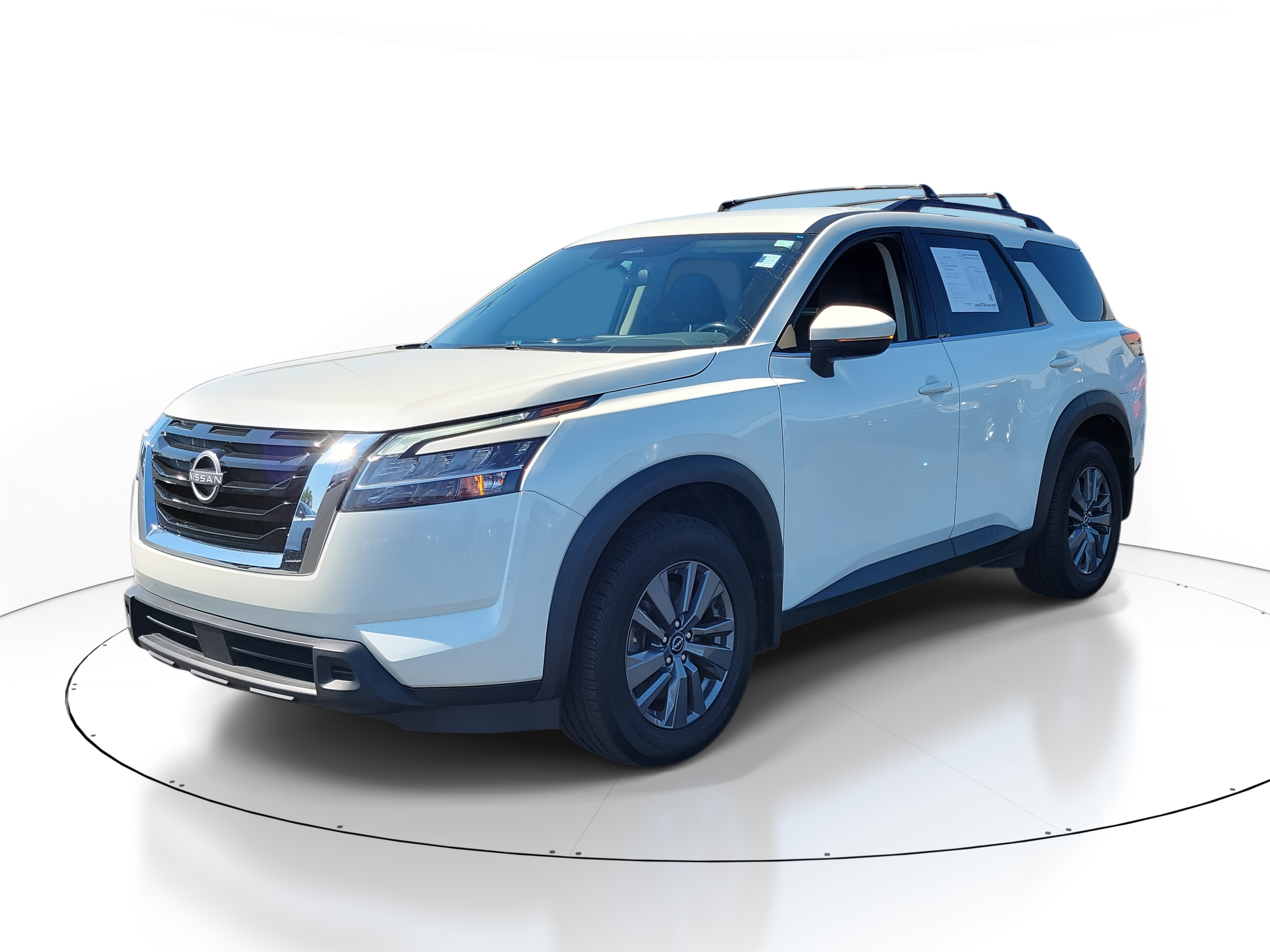 2022 Nissan Pathfinder SV photo 2