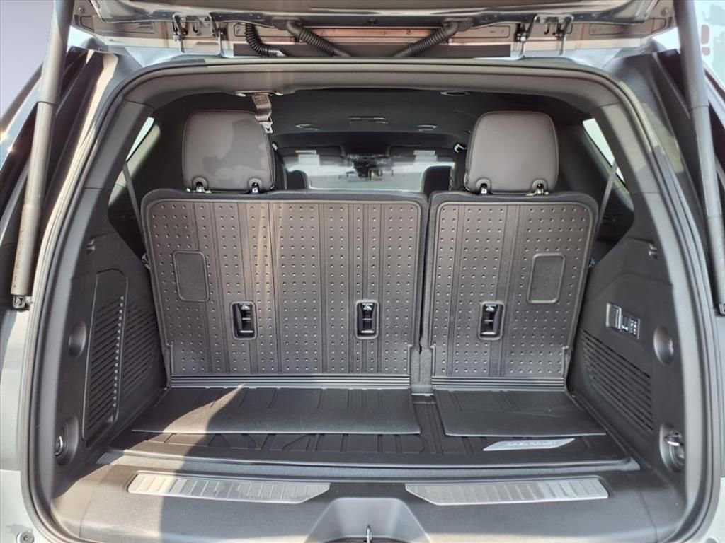 2025 Chevrolet Tahoe Premier photo 9