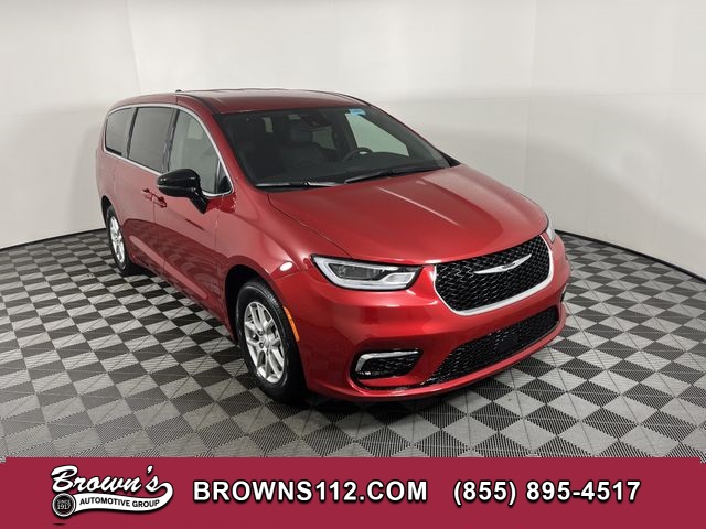 2026 Chrysler Pacifica Select's photo