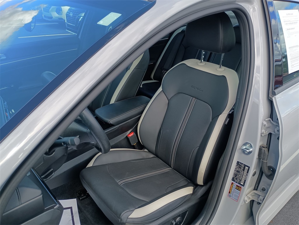 2025 Kia K5 GT-Line photo 17