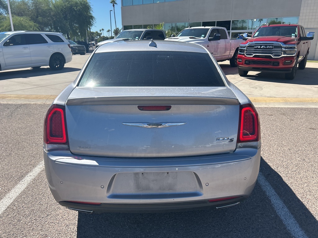 2018 Chrysler 300 S photo 6