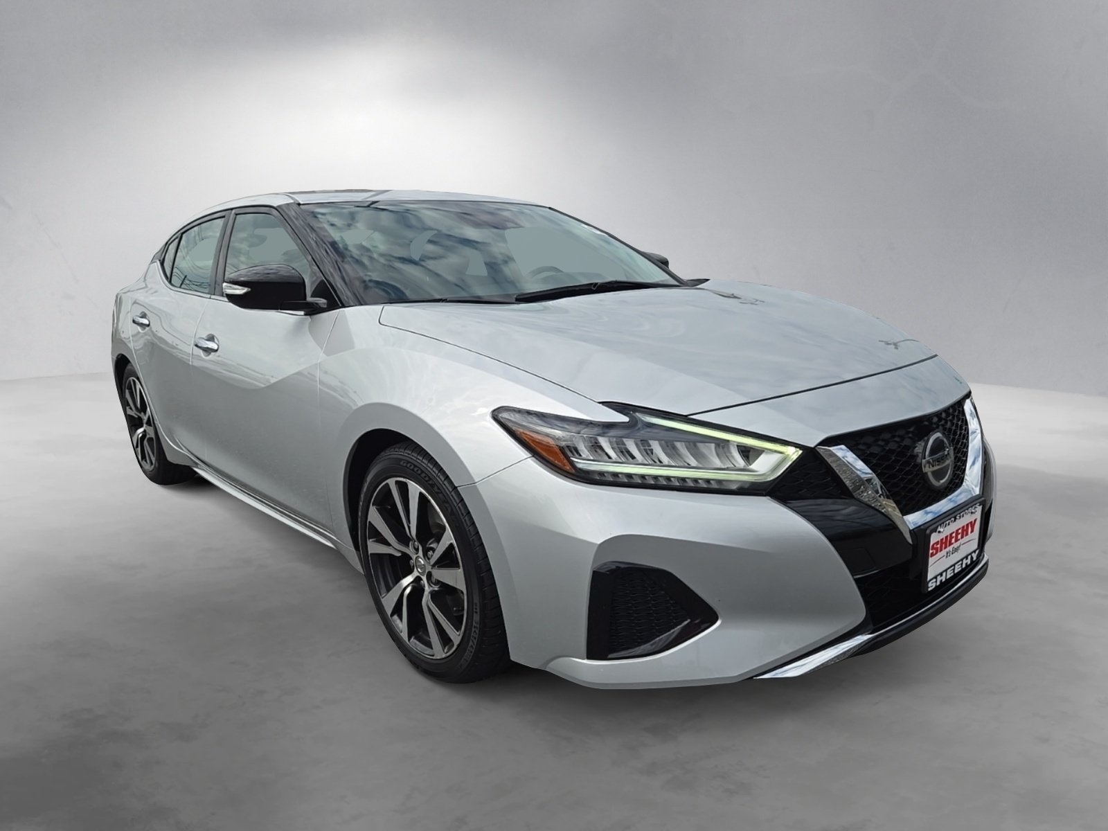 2021 Nissan Maxima SV photo 2