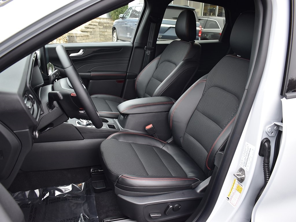 2026 Ford Escape Hybrid ST-Line Select photo 4