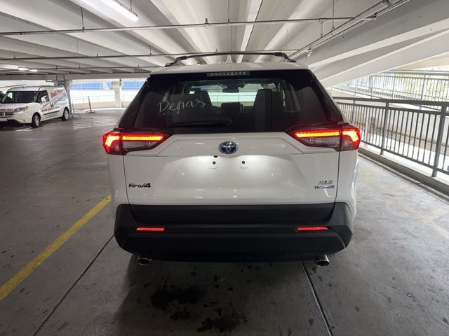 2024 Toyota RAV4 Hybrid XLE photo 5