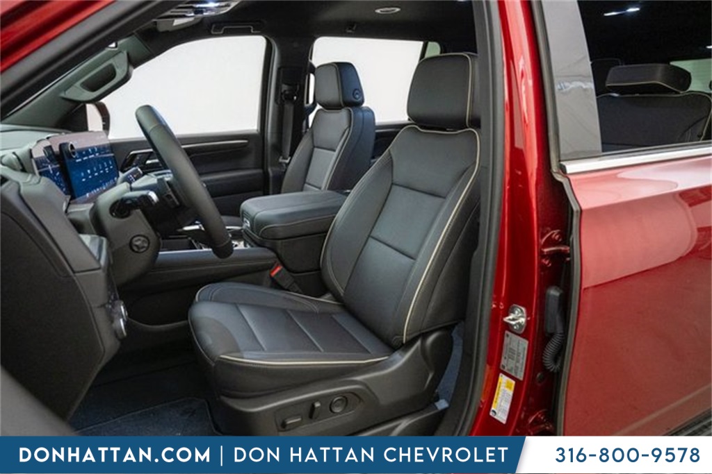 2025 Chevrolet Suburban Premier photo 2