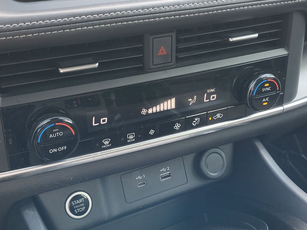 2023 Nissan Rogue SV photo 13