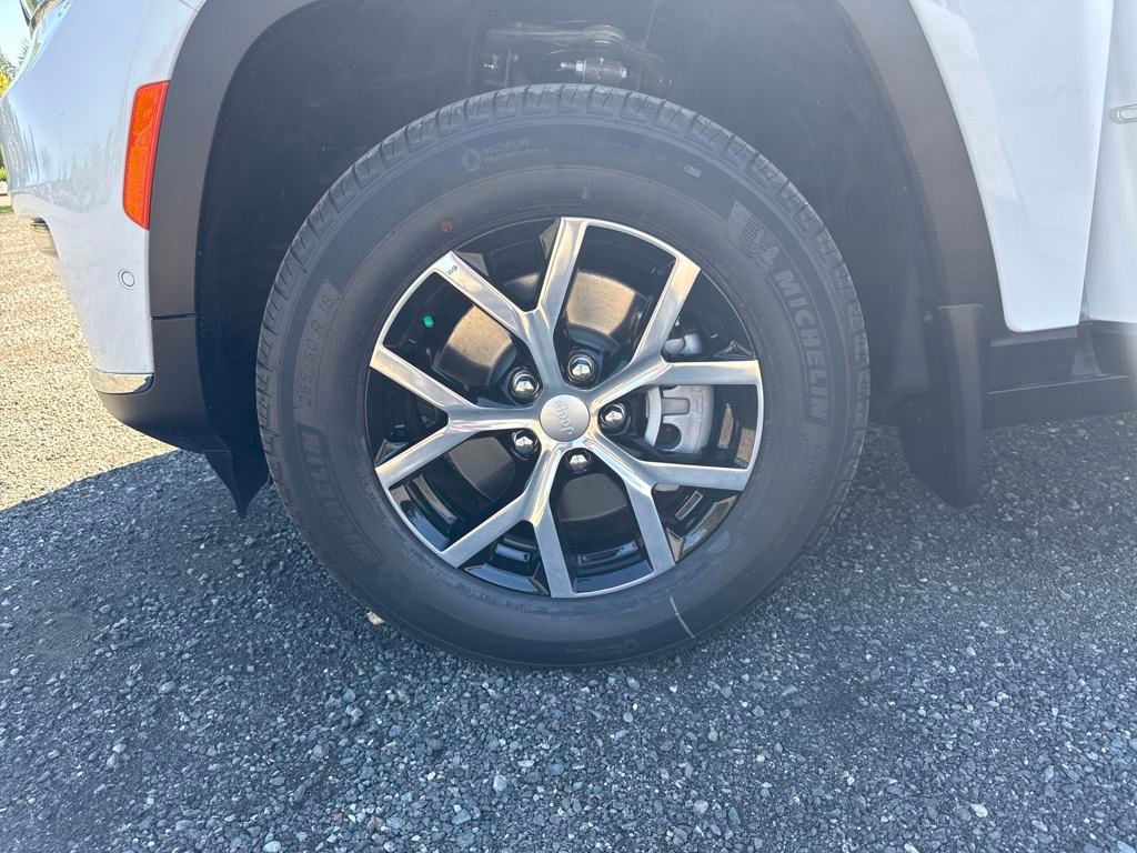 2025 Jeep Grand Cherokee Limited photo 25
