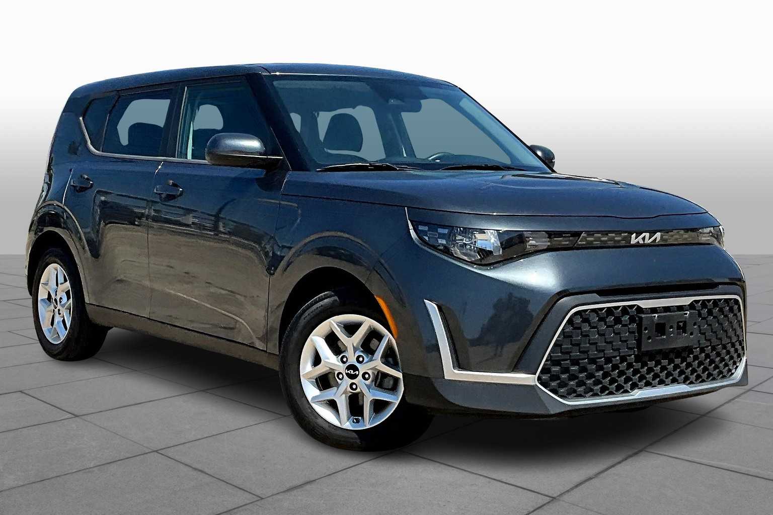 2023 Kia Soul LX photo 2