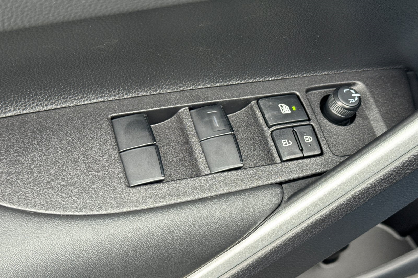 2026 Toyota Corolla Cross XLE photo 12