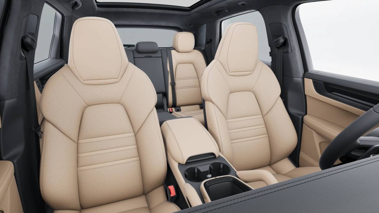 2026 Porsche Cayenne GTS photo 11