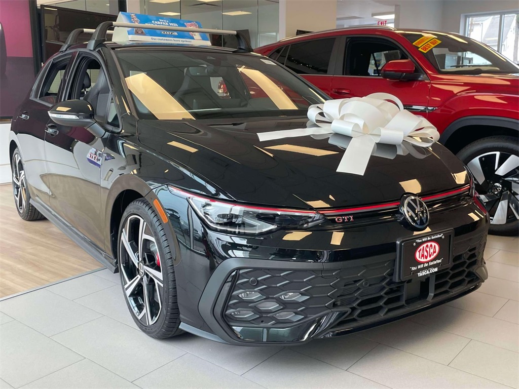 2025 Volkswagen Golf GTI SE's photo