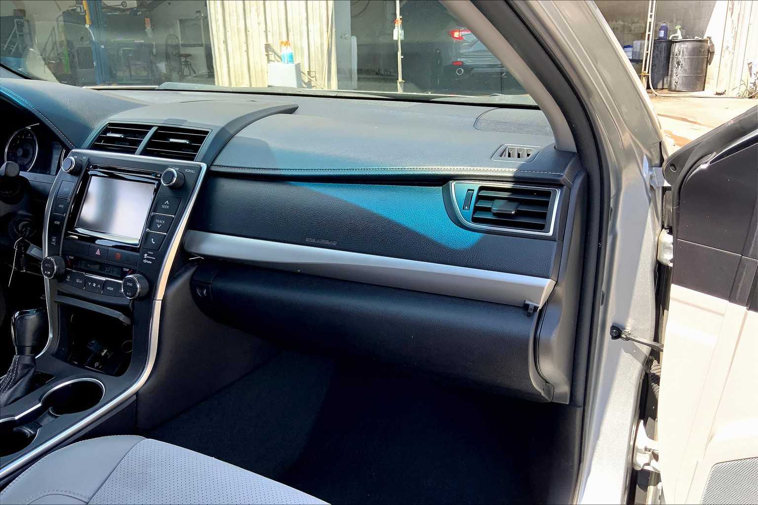 2017 Toyota Camry XSE photo 17