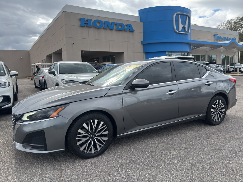 2023 Nissan Altima SV's photo