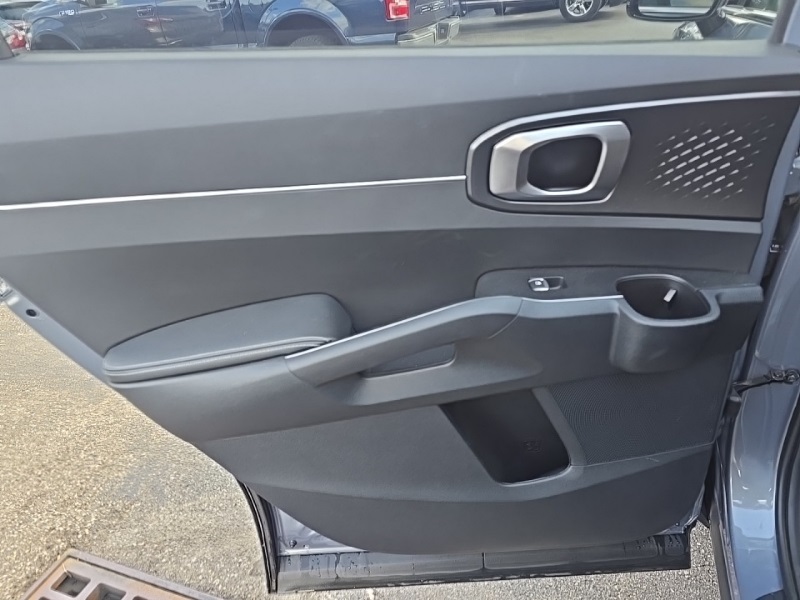 2025 Kia Sorento LX photo 23