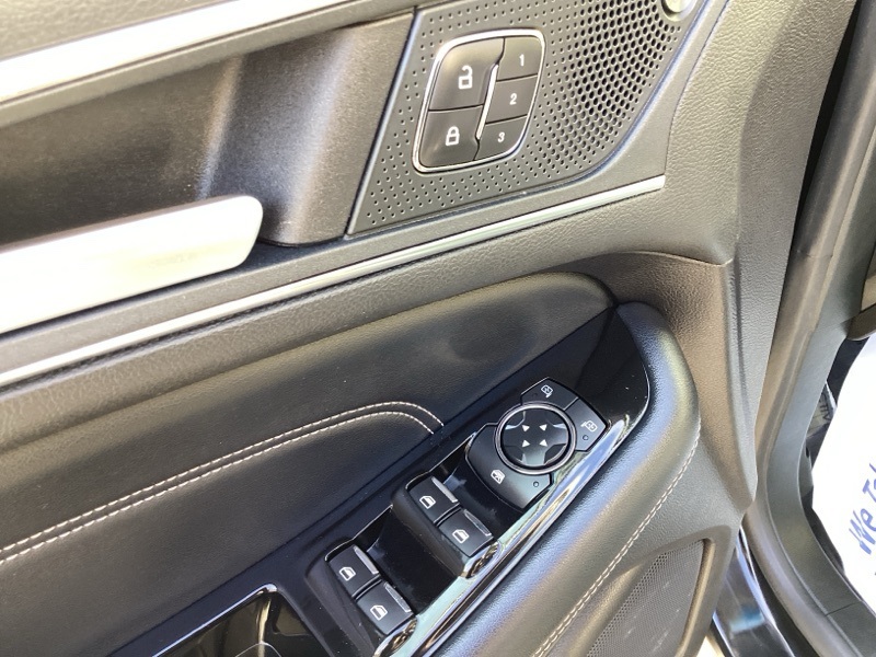 2019 Ford Edge Titanium photo 28