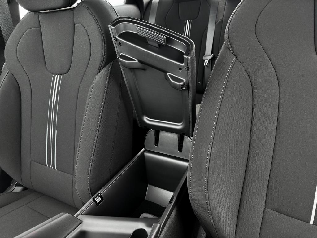 2025 Hyundai Elantra SEL Sport photo 17