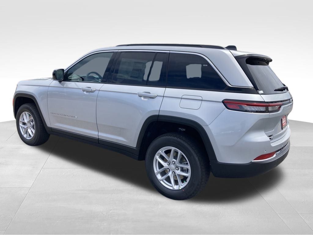 2025 Jeep Grand Cherokee Laredo X photo 4