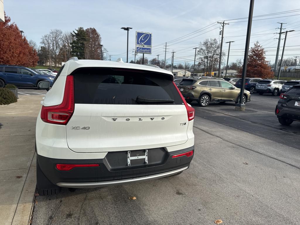 2022 Volvo XC40 T5 Inscription photo 3