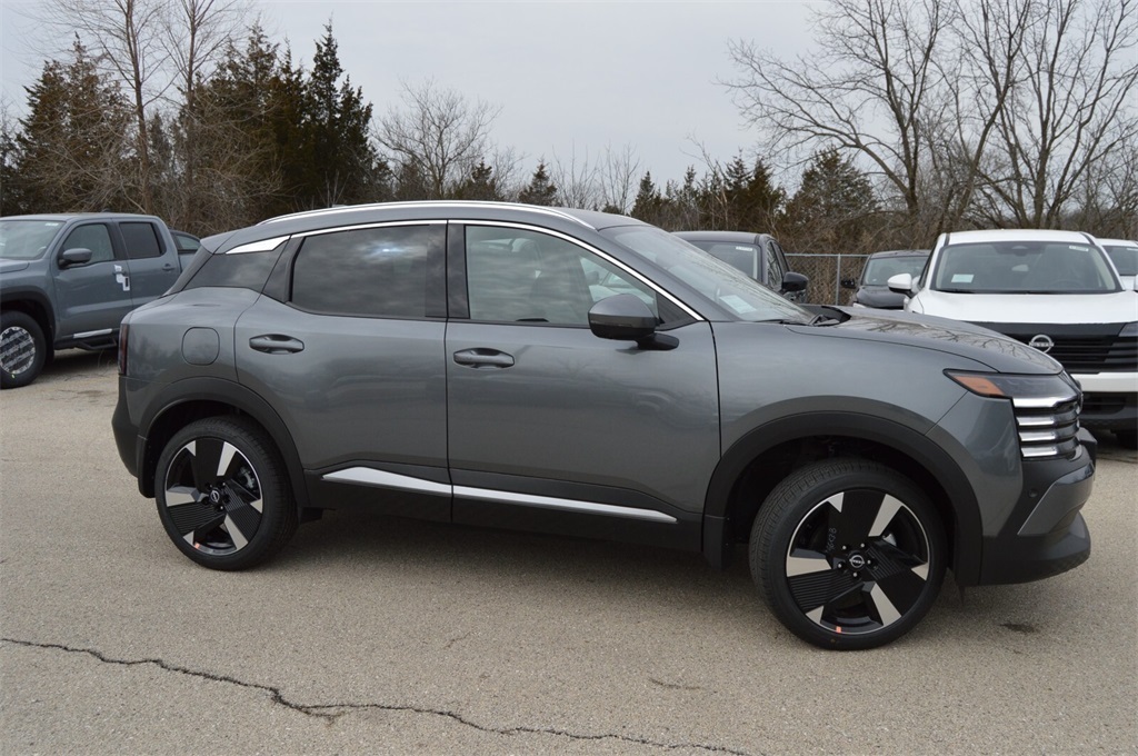 2025 Nissan Kicks SR photo 2