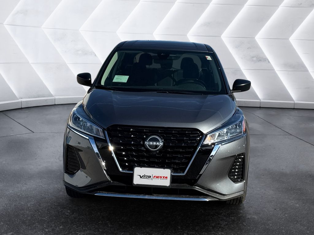 2025 Nissan Kicks Play S photo 2