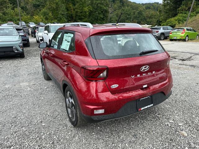 2025 Hyundai Venue Limited photo 2
