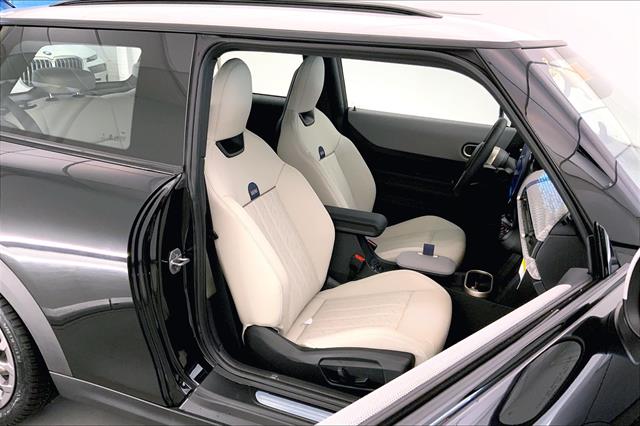 2025 Mini Cooper S Hardtop 2 Door Iconic photo 6