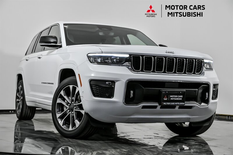 2023 Jeep Grand Cherokee Overland's photo