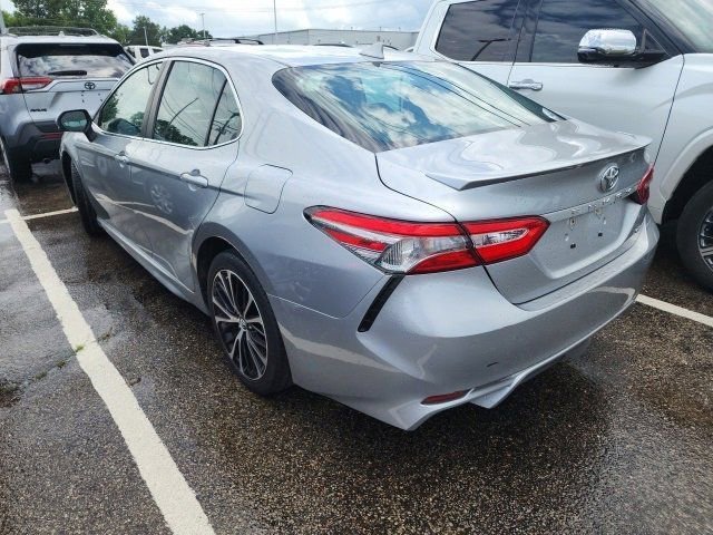 2019 Toyota Camry SE photo 4