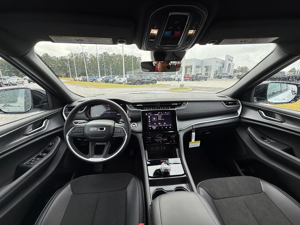 2025 Jeep Grand Cherokee Altitude X photo 11
