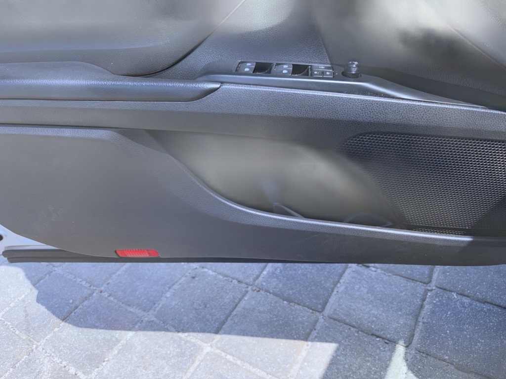 2020 Toyota Camry SE photo 11