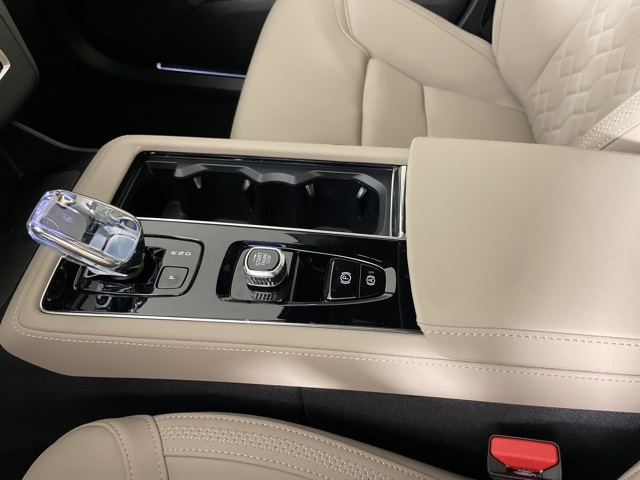 2026 Volvo XC90 AWD Plus photo 32