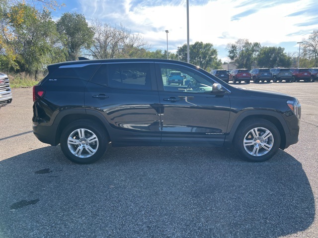 2024 Gmc Terrain SLE photo 3