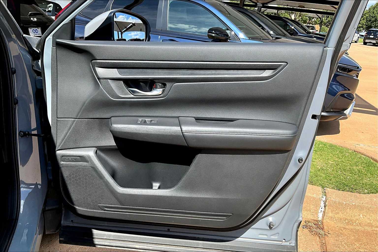 2025 Honda CR-V LX photo 24