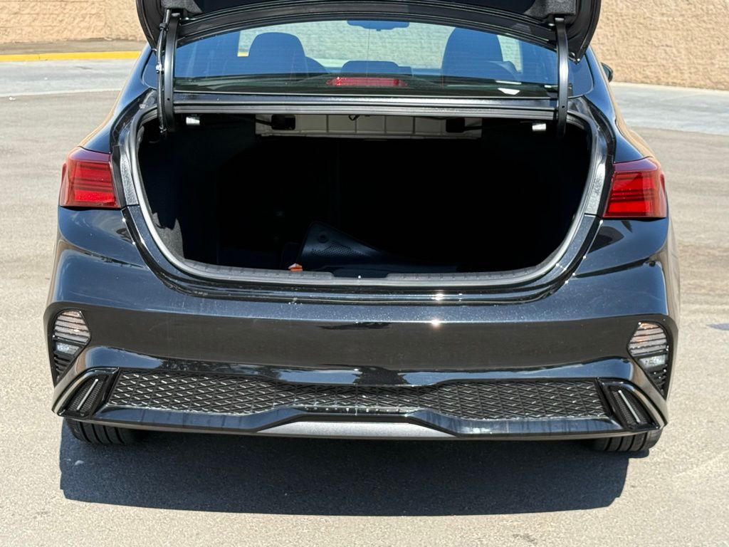 2023 Kia Forte GT-Line photo 16