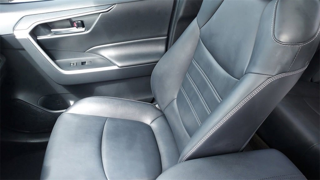 2019 Toyota RAV4 XLE Premium photo 15
