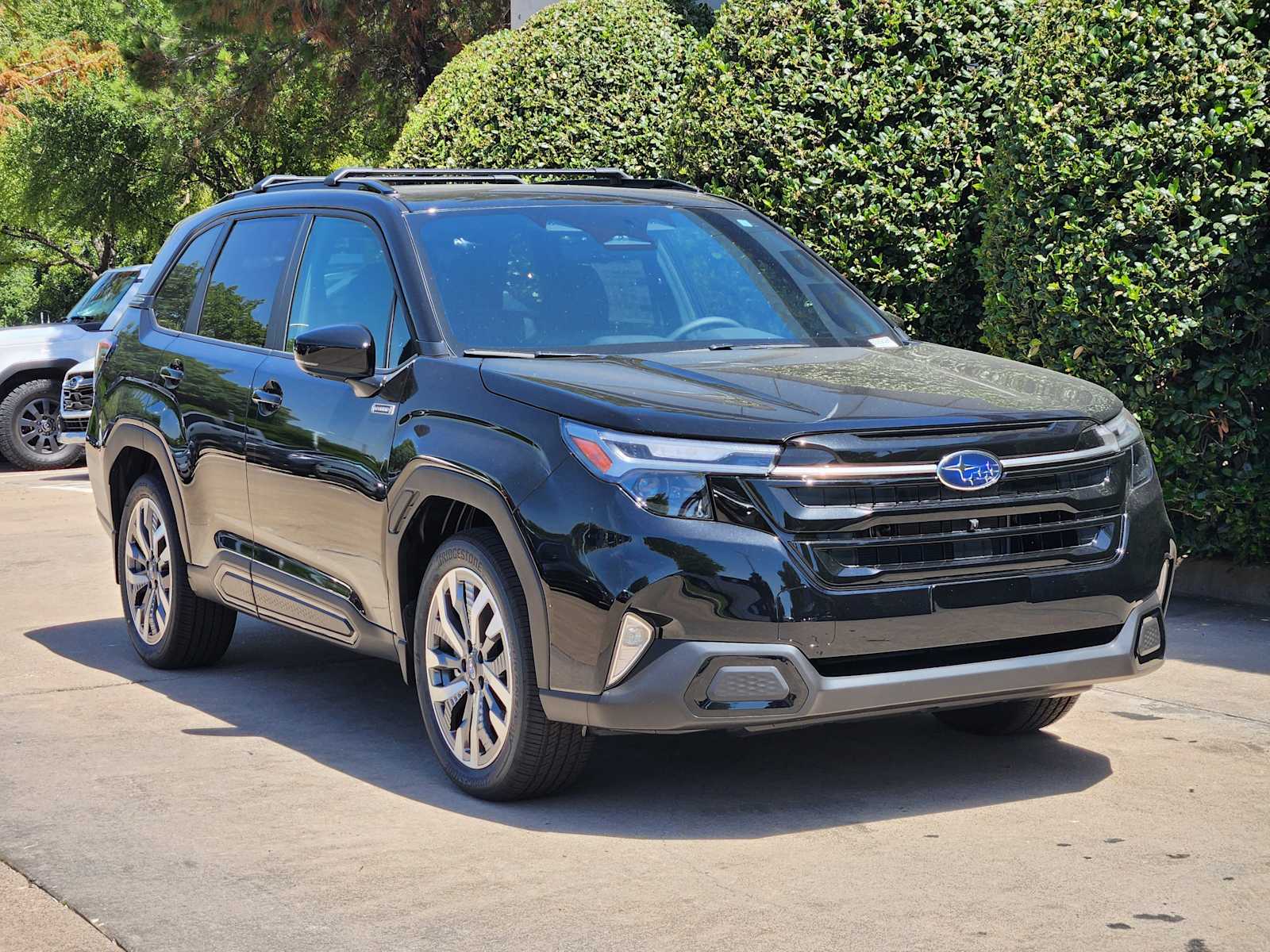 2025 Subaru Forester Touring photo 2