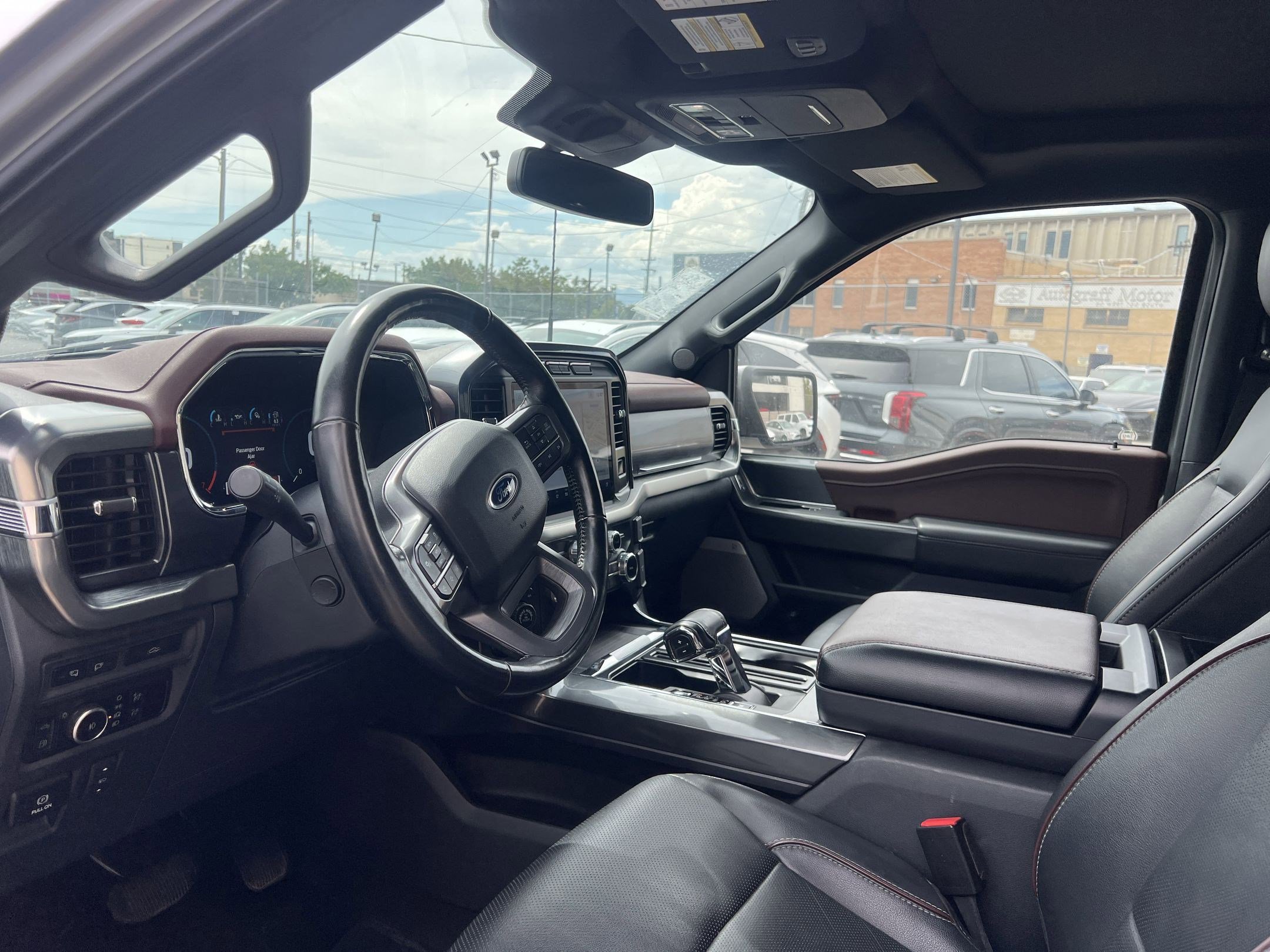 2023 Ford F-150 Lariat photo 9